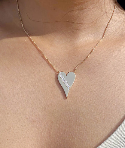 Close-up showing two parallel diamond rows outlining 25mm heart