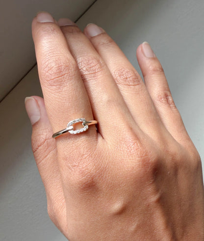 Diamond Link Band Ring on hand displaying modern chain-link band styling