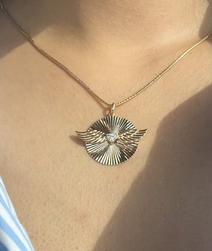 Fluted Solitaire Wings Charm Gold Pendant