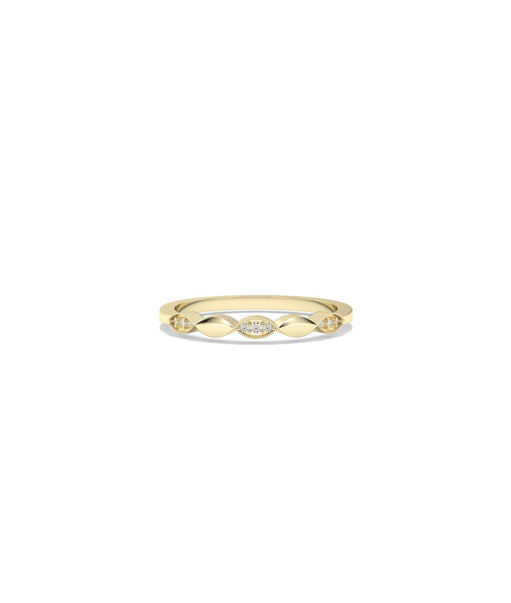 Diamond Alternating Band Ring in yellow gold with rhythmic alternating diamond pattern