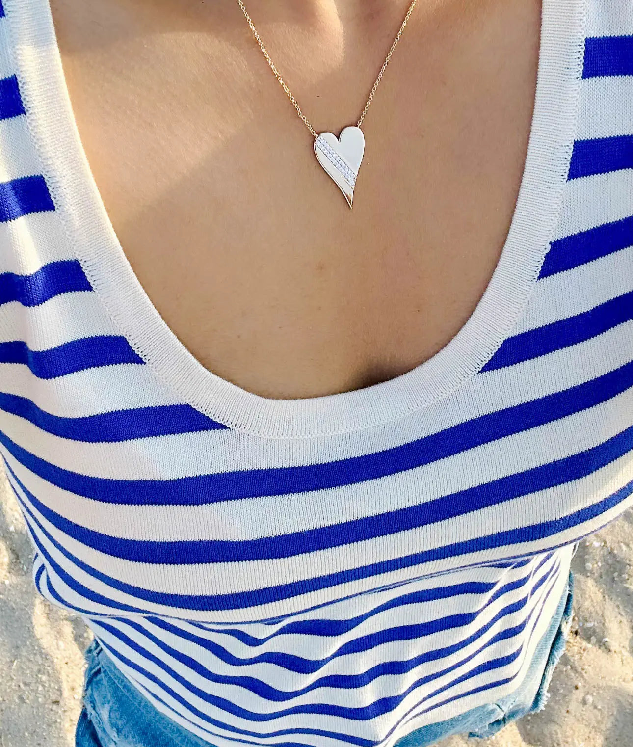 Detail shot of 0.25 Cttw diamonds in double row configuration