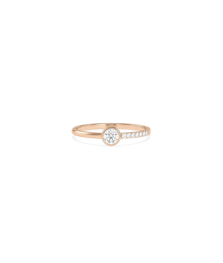 Close-up showing half diamond half gold band design detail