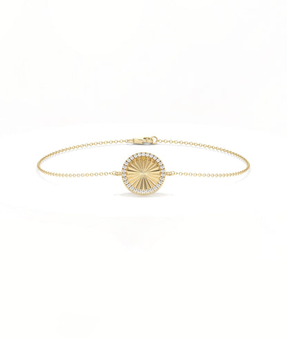 Fluted Circle Bracelet front view yellow gold with diamond circle charm