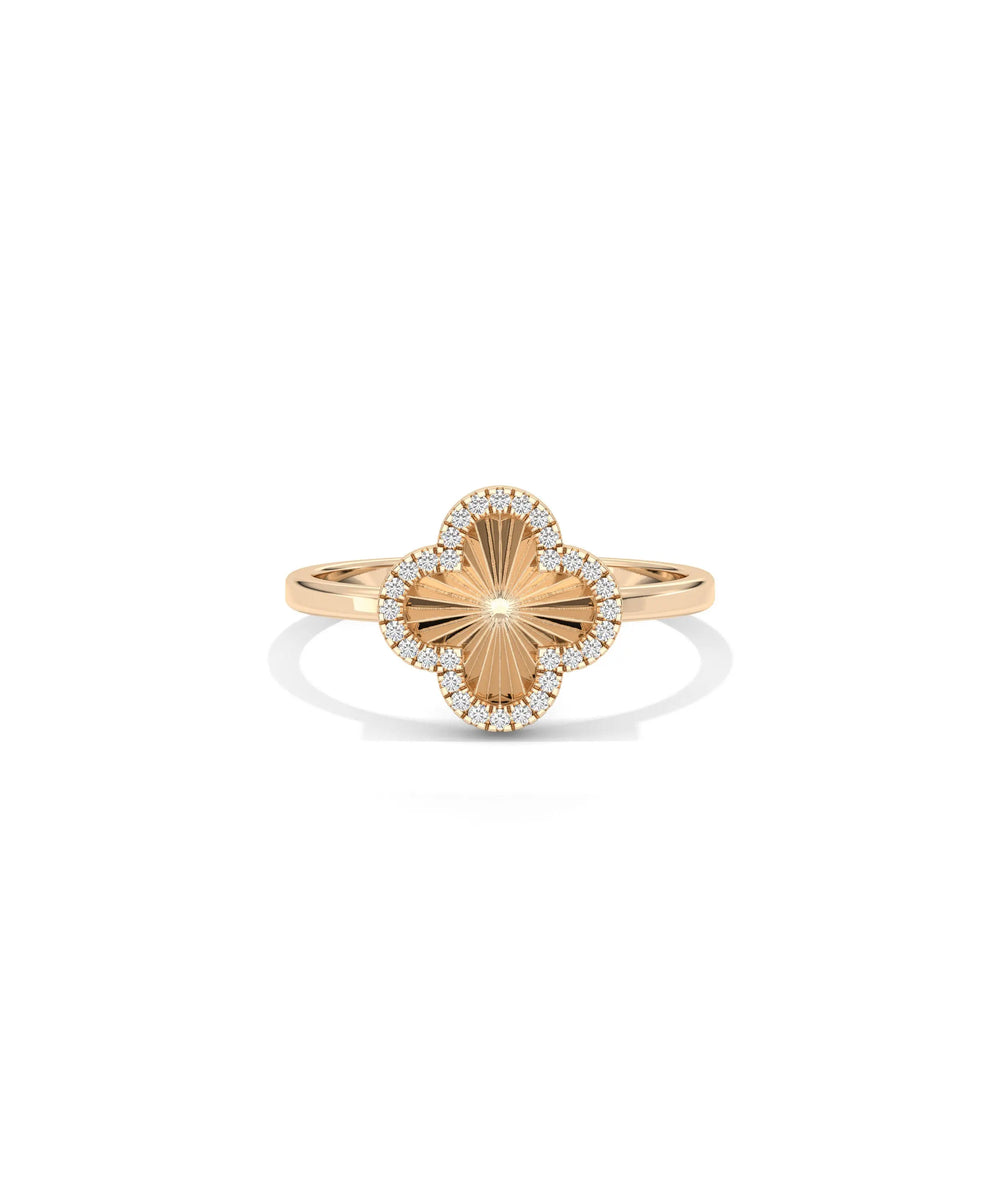 Fluted Clover Ring rose gold band featuring four leaf design