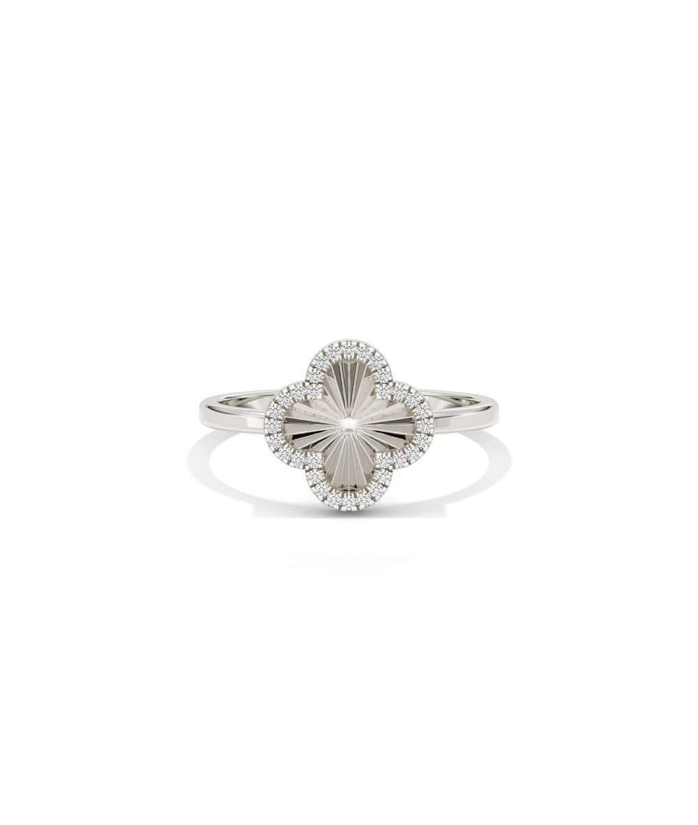 Fluted Clover Ring white gold with lucky charm motif and diamonds