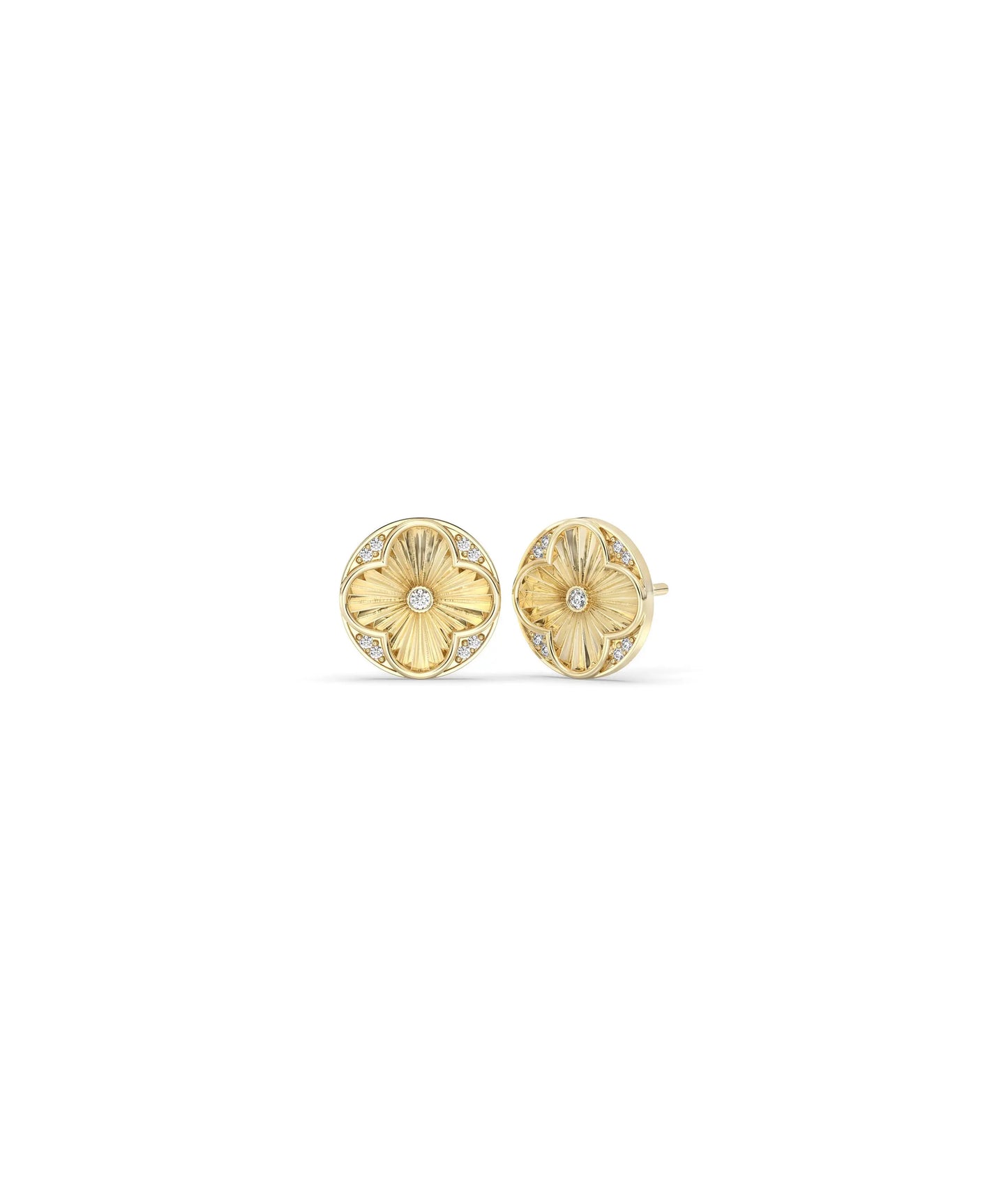Fluted clover stud earring front view in yellow gold with four-leaf clover design