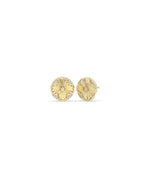 Fluted clover stud earring front view in yellow gold with four-leaf clover design