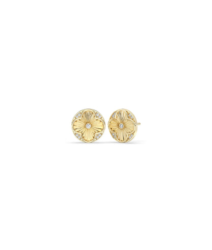 Fluted clover stud earring front view in yellow gold with four-leaf clover design