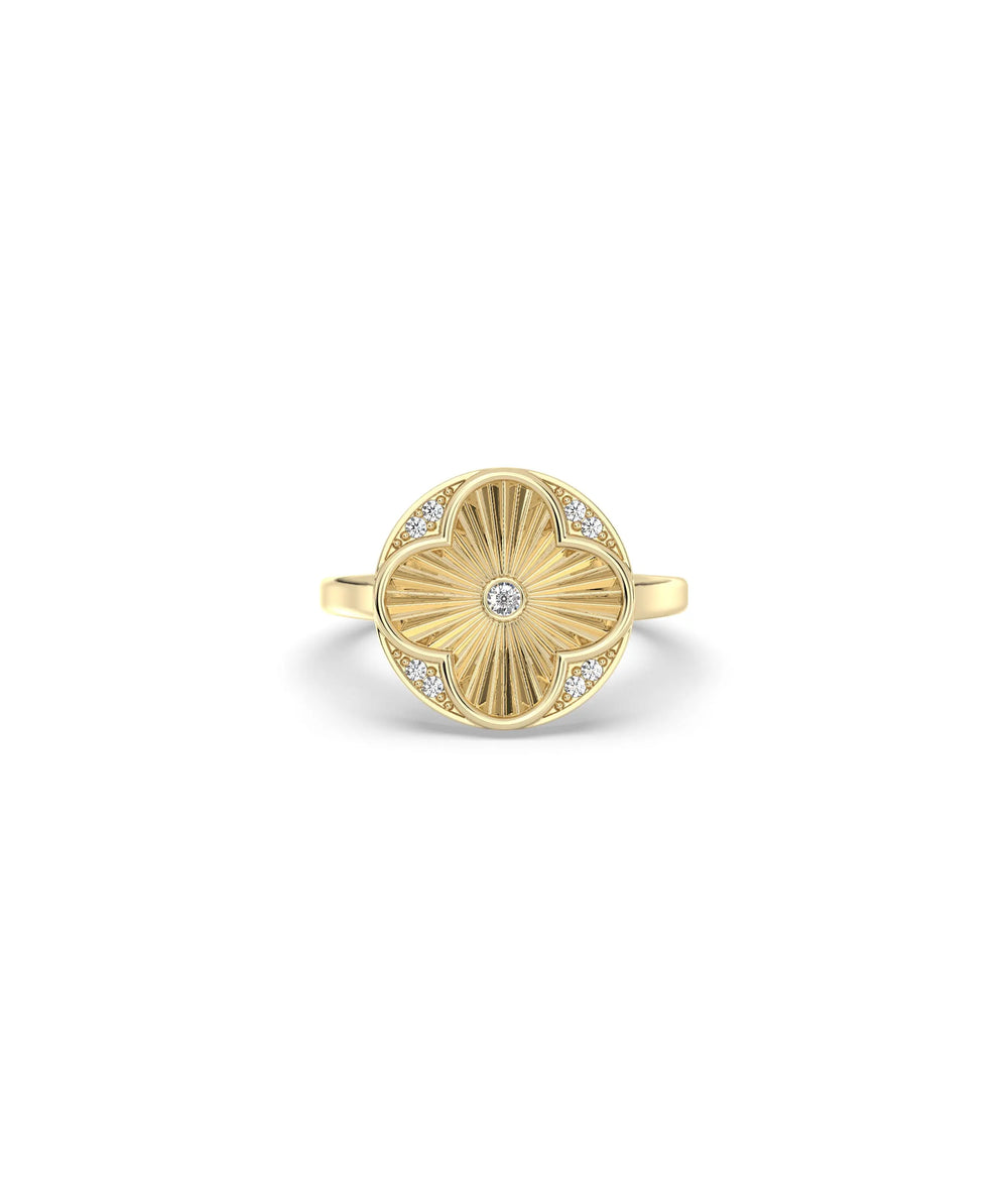 Fluted clover diamond ring lucky gold front view with four-leaf clover design
