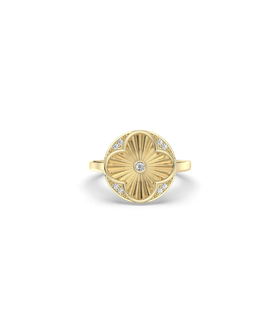Fluted clover diamond ring lucky gold front view with four-leaf clover design