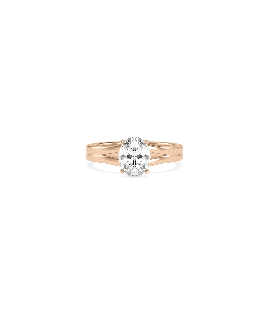 2 carat diamond ring with split shank in gold close up detail