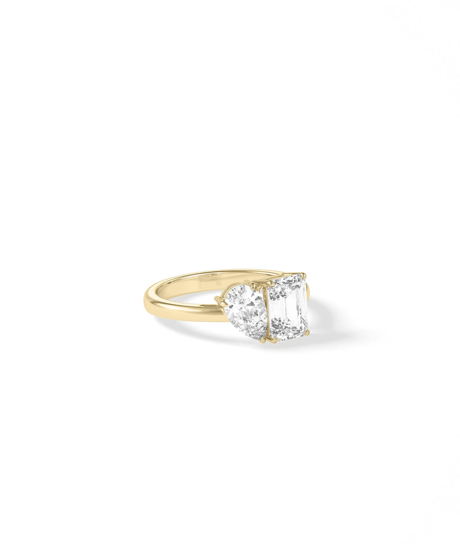 Close-up of Solitaire Toi-Et-Moi Ring showing dual diamond arrangement