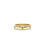 Station fluted band ring in yellow gold with peridot gemstone