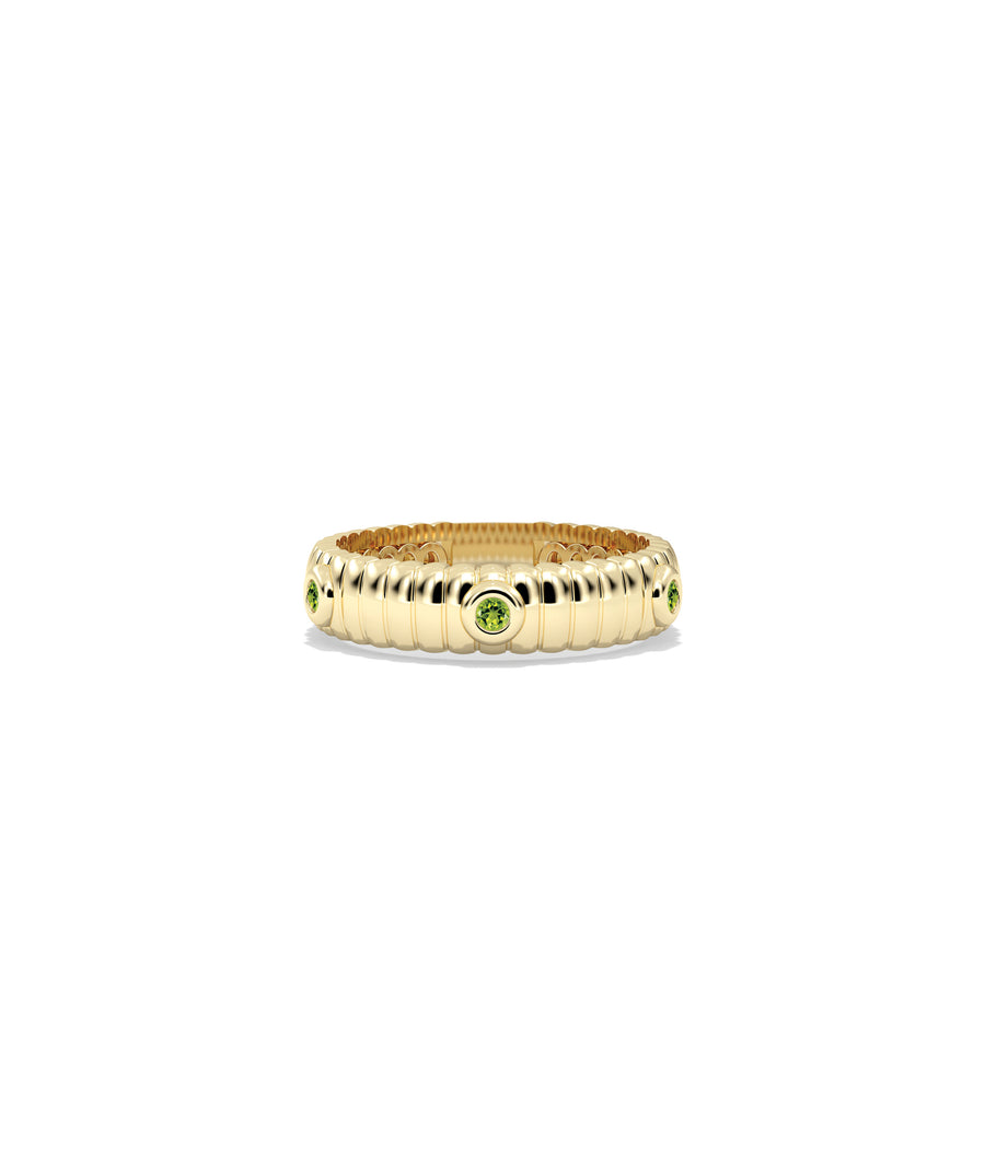 Station fluted band ring in yellow gold with peridot gemstone