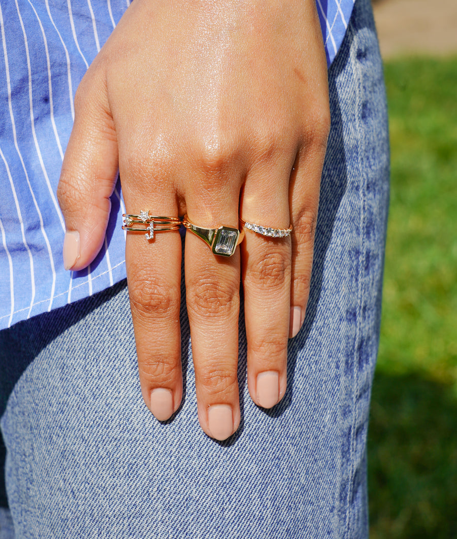 Graduating Diamond Solid Band Ring media