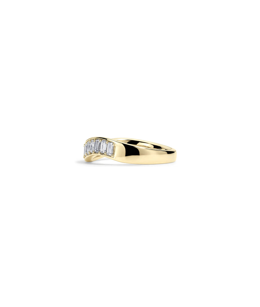 Emerald cut wave band ring in 14K solid gold side profile