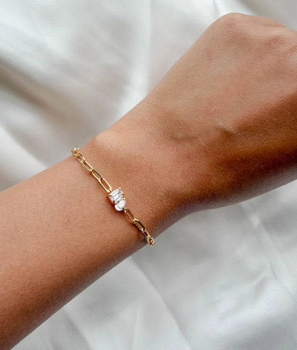 Model wearing Toi Et Moi solitaire paper clip bracelet in yellow gold alternate view